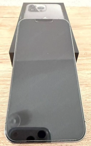 IPhone 13 mit Zubehör 