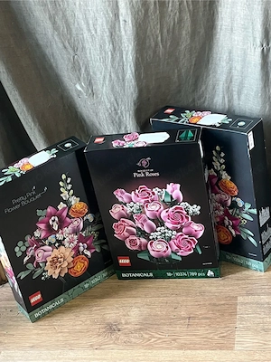 LEGO Botanicals Pretty Pink Flower Bouquet  Pink Roses