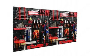 Gesamtfl che: 160x80cmUniverselles und n tzliches Werkzeugbrett, das an der Wand im Haus, in der Gar