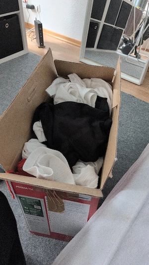Kiste Damenkleidung zu Verschenken 