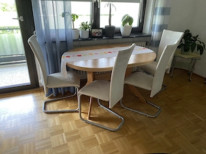 Buchetisch und Beige Stühle zu verkaufen