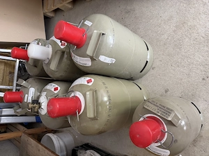 7x graue Gasflaschen Eigentumsflaschen (6x 11kg, 1x 5kg) leer