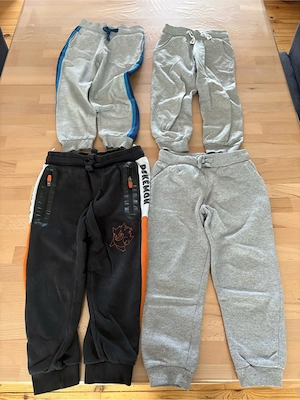 4 Jungen Jogging Hosen verschiedener Marken, Größe 104