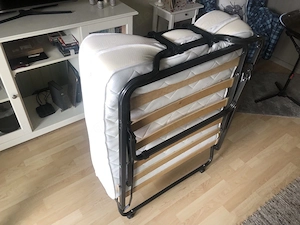 Kaum benutztes Gästebett klappbar von Möbel Höffner