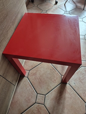 Rote Tisch