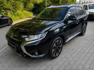 Mitsubishi Outlander PHEV Plus 4WD
