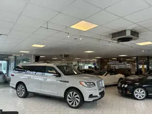 Lincoln Navigator L  Biturbo  Luxury -AWD- 7 Sitze