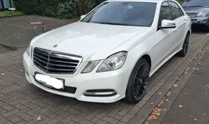 Mercedes-Benz E 200 CDI DPF BlueEFFICIENCY Avantgarde/Tüv 06/27/