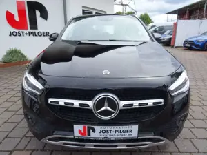 Mercedes-Benz GLA 180 Progressive Leder LED Temp Garantie