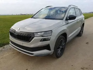 Skoda Karoq 1.5TSI DSG Sportline AHK Matrix ACC Navi