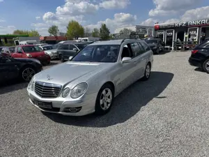 Mercedes-Benz E 220 E 220  CDI KLIMAAUTOMATIK!!SITZHEIZUNG!AHK!NAVI!!