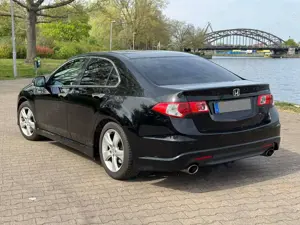 Honda Accord Accord Stufenheck 2.4 CU2 Automatik Executive Leder Navi Anhängerkupplung