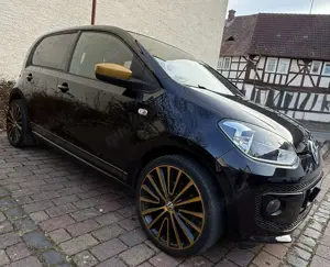 Volkswagen up! BlueMotion Technology colour sandstorm yellow