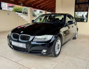 BMW 318 318d 143 ch Edition Black  White