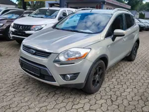 Ford Kuga 2,0 TDCi 4x4 Titanium / 8x Bereift