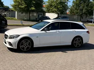 Mercedes-Benz C 300 C 300 e T 9G-TRONIC AMG Line