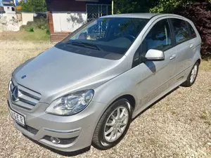 Mercedes-Benz B 180 B 180 * Klima * AHK * Klima * EFH * HU + SERV. NEU