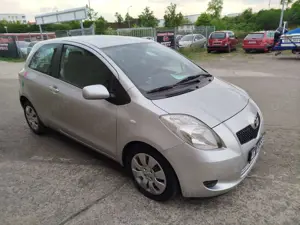 Toyota Yaris 1,3   / Tüv Neu