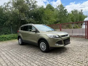 Ford Kuga Titanium 1.6 , Euro 5 , Bi-Xenon , Totwinkel , Kamera , Winter-Paket