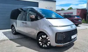 Hyundai STARIA Signature 4WD Leder Bose LED eSitze AHK !