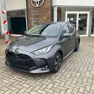 Toyota Yaris 1.5 Teamplayer ACC+LED+SHZ+Fernlichtass.