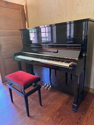 Japanisches Kawai-Klavier