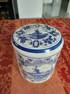 Handbemalte Delfter Blaue Keramikdose mit Deckel für Goudse Stroopwafels