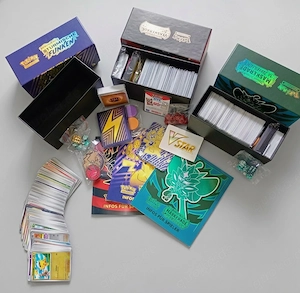 Großes Pokémon Karten Set + Zubehör (Boxen, Würfel, Münzen, Trainer-Zubehör) Top Zustand 