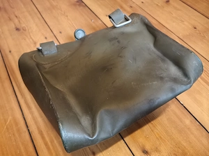 Militaria Bundeswehr Gasmaske mit Filterpatrone und Feldtasche Bild 7