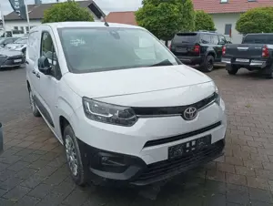 Toyota Proace City L1 Meister * Sensoren vorne und hinten