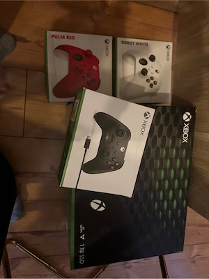 Xbox Series X inkl.3 Controller(3 Akku Packs und 3 Ladekabel)