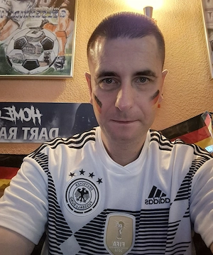 Hallo ihr netten Frauen da draußen.wm hat begonn.