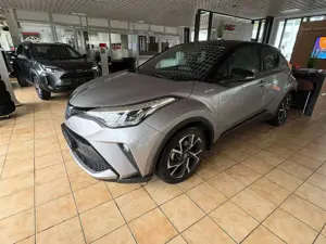 Toyota C-HR Hybrid Team D / 2.0 / Zweifarbenlackierung / + Winterkompletträder Alu