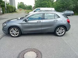 Mercedes-Benz GLA 200 GLA 200 (CDI) d 7G-DCT StreetStyle