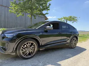 Audi Q4 e-tron 55 e-tron quattro Sportback Edition S Line