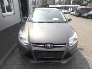 Ford Focus Lim. Titanium AHK,1.Hand