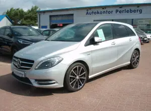 Mercedes-Benz B 200 .Teilleder.Navi.Pano.Night P.AHK Schw.