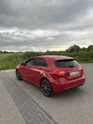 Mercedes-Benz A 180 (BlueEFFICIENCY) Style