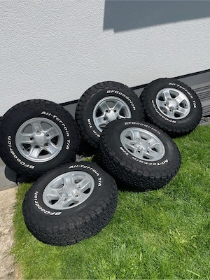 Land Rover Defender Felgen Alufelgen  mit Reifen 235 85 R16