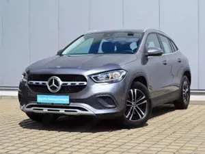 Mercedes-Benz GLA 180 DCT Style LED/NAVI+VZE/17-ZOLL/GRA/RFK/PARK-ASSIS