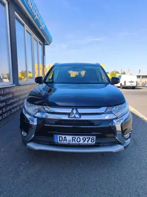 Mitsubishi Outlander 2.2 DI-D 4WD Aut. Plus Bild 2