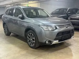 Mitsubishi Outlander 4WD 7Sitzer~Leder~Xenon~Klima~Automatik Bild 4
