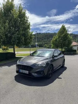 Ford Focus 1.0 EcoBoost Hybrid ST-LINE