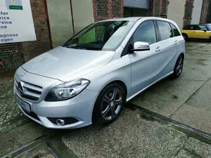 Mercedes-Benz B 180 TÜV NEU/ ALU-Neue Reifen/ PDC/ Sitzheizung/Navi