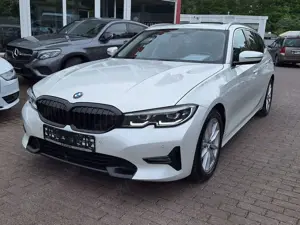 BMW 330 i Sport Line Panoramadach LED NAVI
