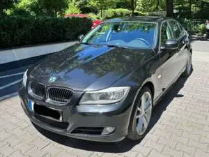BMW 320 BMW 320 d *NAVI- PROF*STANDHEIZUNG*XENON*KEYLESS*PDC*
