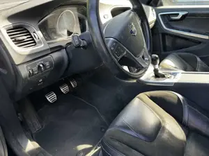 Volvo S60 Momentum R-Design