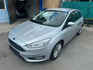 Ford Focus 1.5*Automatik*Klima*Navi*R-Cam*PDC*Top*