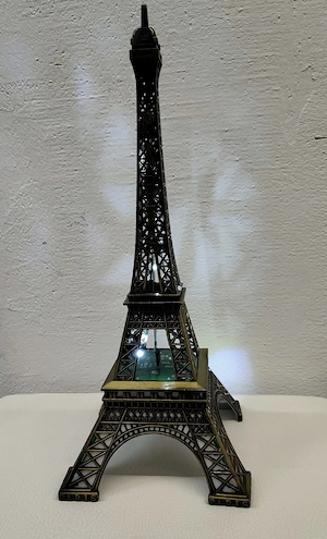 Eifelturm mit Beleuchtung 