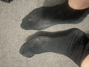 M 1,95m verkauft Socken und Schuhe 